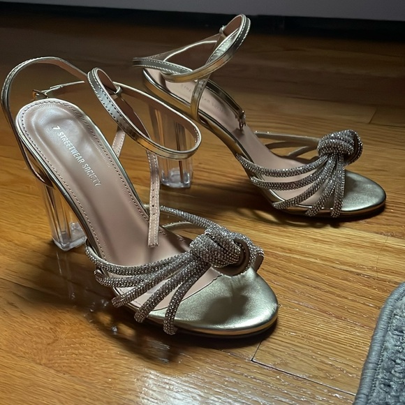 Gold Sparkling Heels - Picture 4 of 12